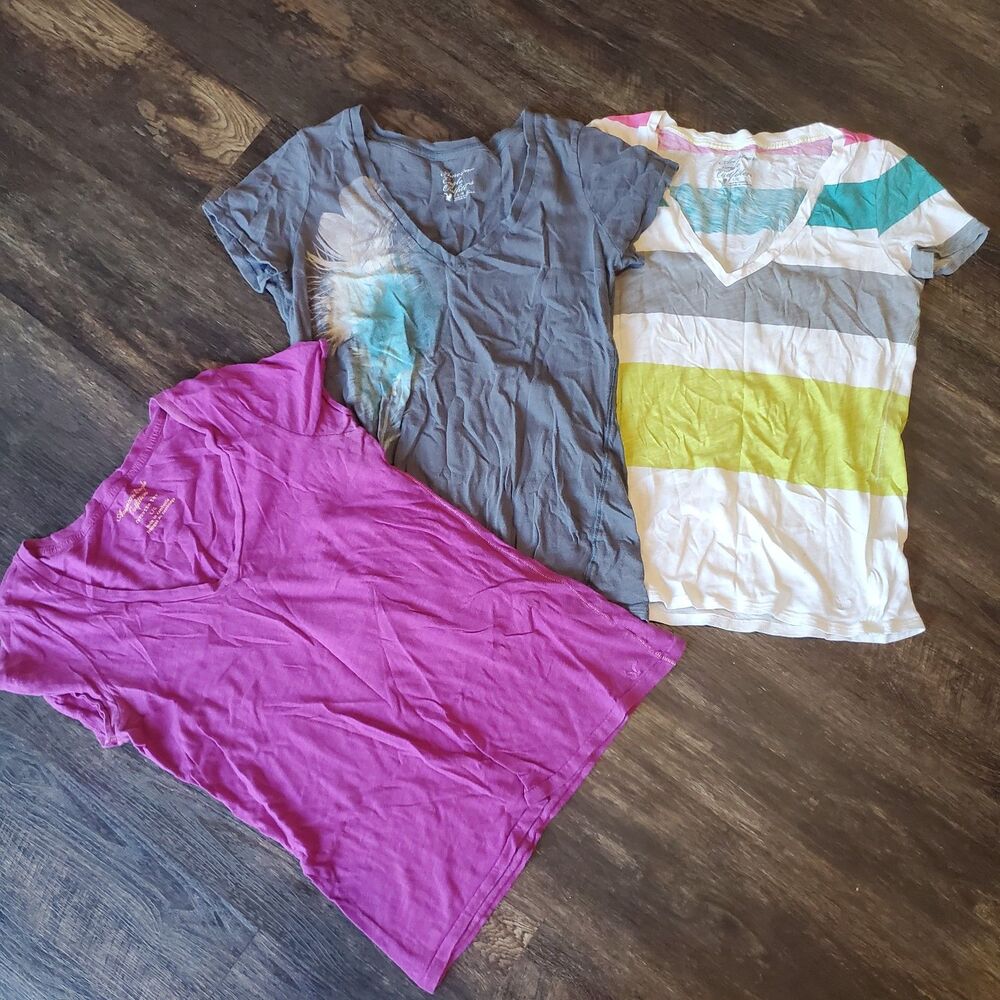 Lot of 3 American Eagle Vintage 2011 and 2012 V Neck Tops Size Large